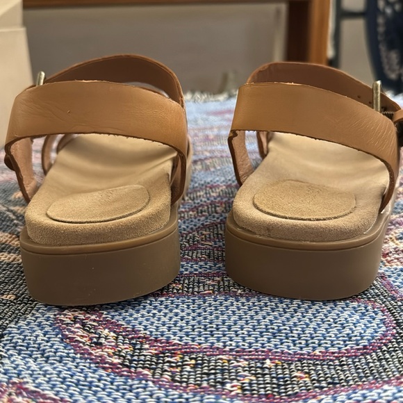 Brand New in Box. Madewell Cloud fit Strappy Lugsole Sandals - Picture 4 of 7